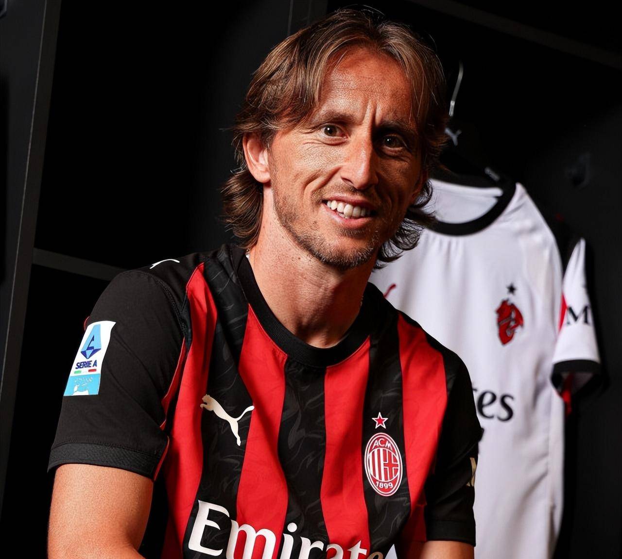 十三水摆牌思维：当拿到四条（铁支）时，是拆开保头还是合起保底？（十三水摆牌取舍：遇到四条（铁支），拆开保头还是合牌保底？）