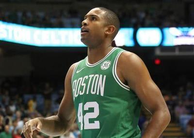 咪咕前方！@胡金秋21 手持冠军鼎登场，@浙江广厦篮球俱乐部 新赛季出征仪式